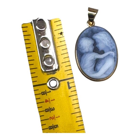 Estate Vintage 14K Yellow Gold Blue Agate Onyx Cameo Mother Child Pendant Italy - Picture 6 of 7